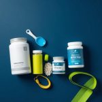 Suplementos deportivos y accesorios básicos de fitness en casa
